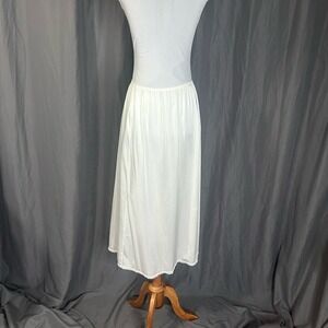 Vintage 1970s Cream Full HAlf Mid Slip L